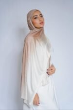 حجاب قطني فاتح بألوان متدرجة - الصورة 2